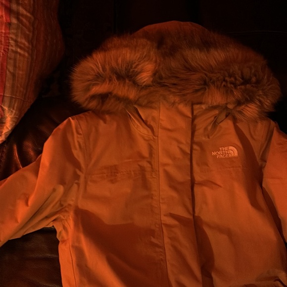 North face women’s down parka 550 Excellent condition. No tags worn twice - Picture 15 of 16